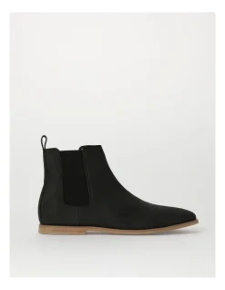 Kenji Emmett Chelsea Boot In Black