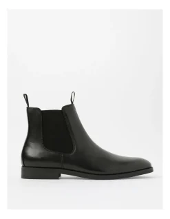Kenji Jasper Chelsea Boot Boot In Black